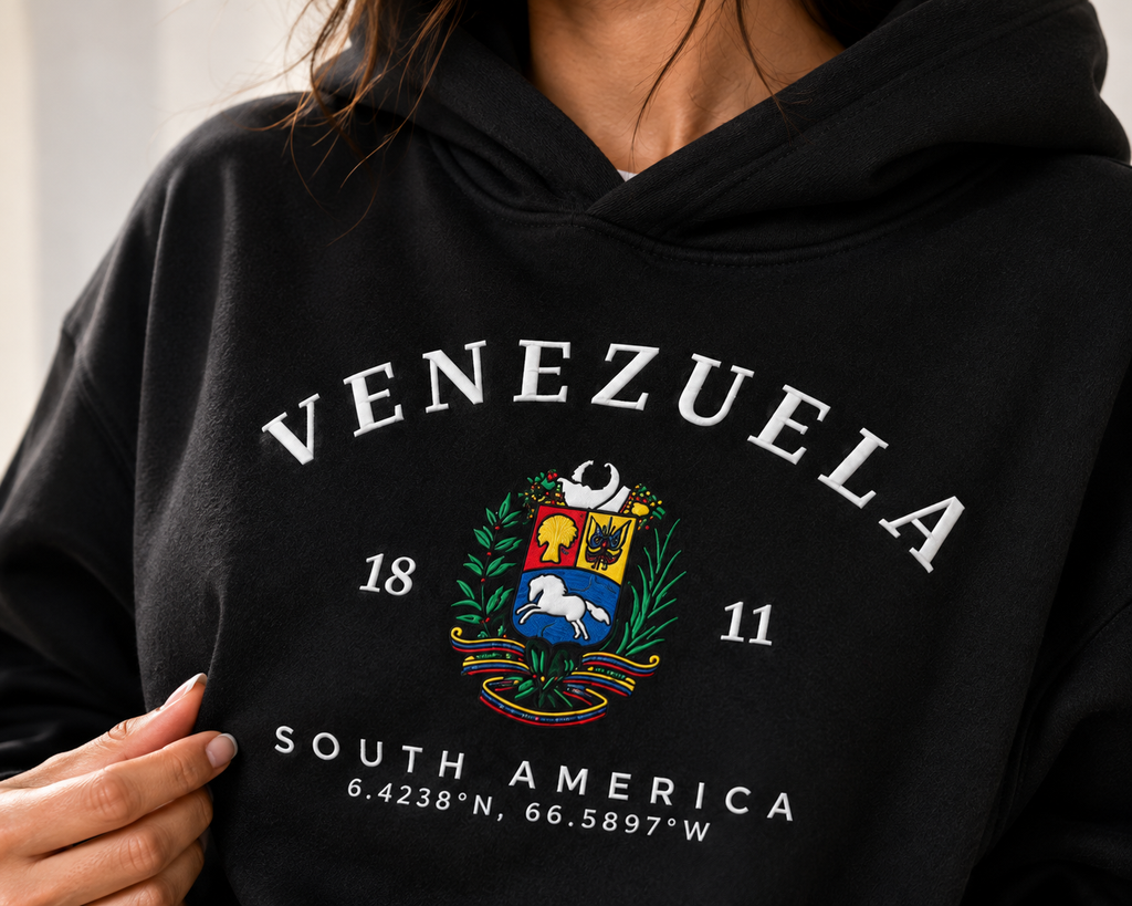 Poleron Venezuela con escudo y coordenadas- UNISEX- 30% OFF (copia)