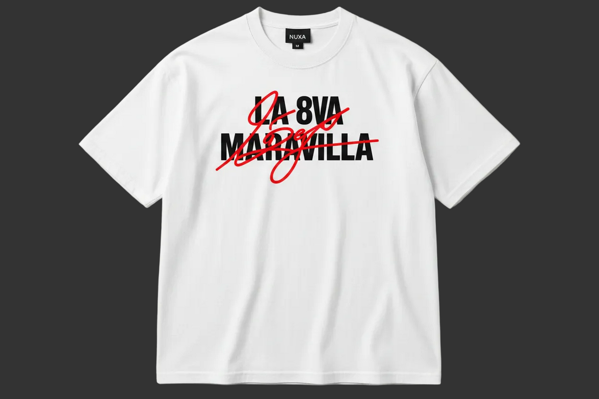 LA 8VA MARAVILLA - Camiseta blanca, letras negras