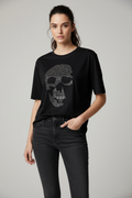 Polera NUXA Skull con modelo