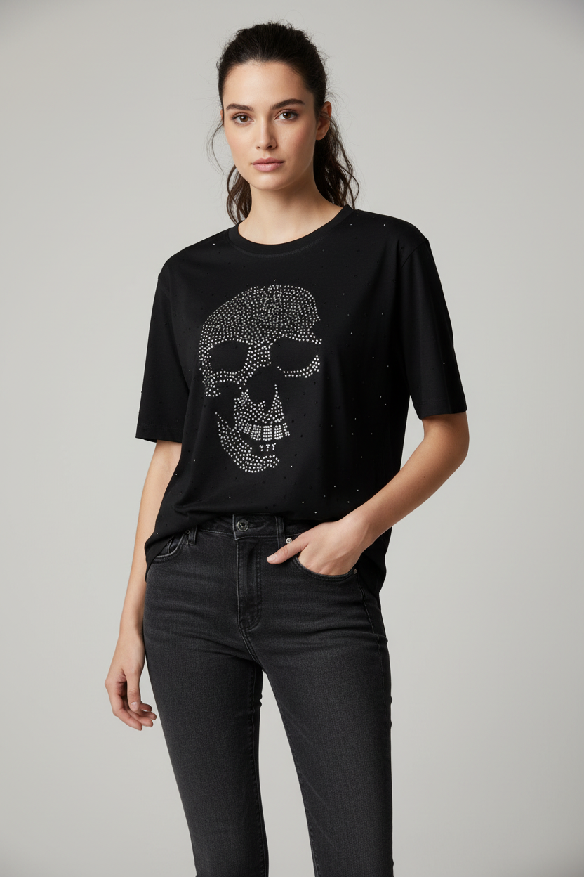Polera NUXA Skull con modelo